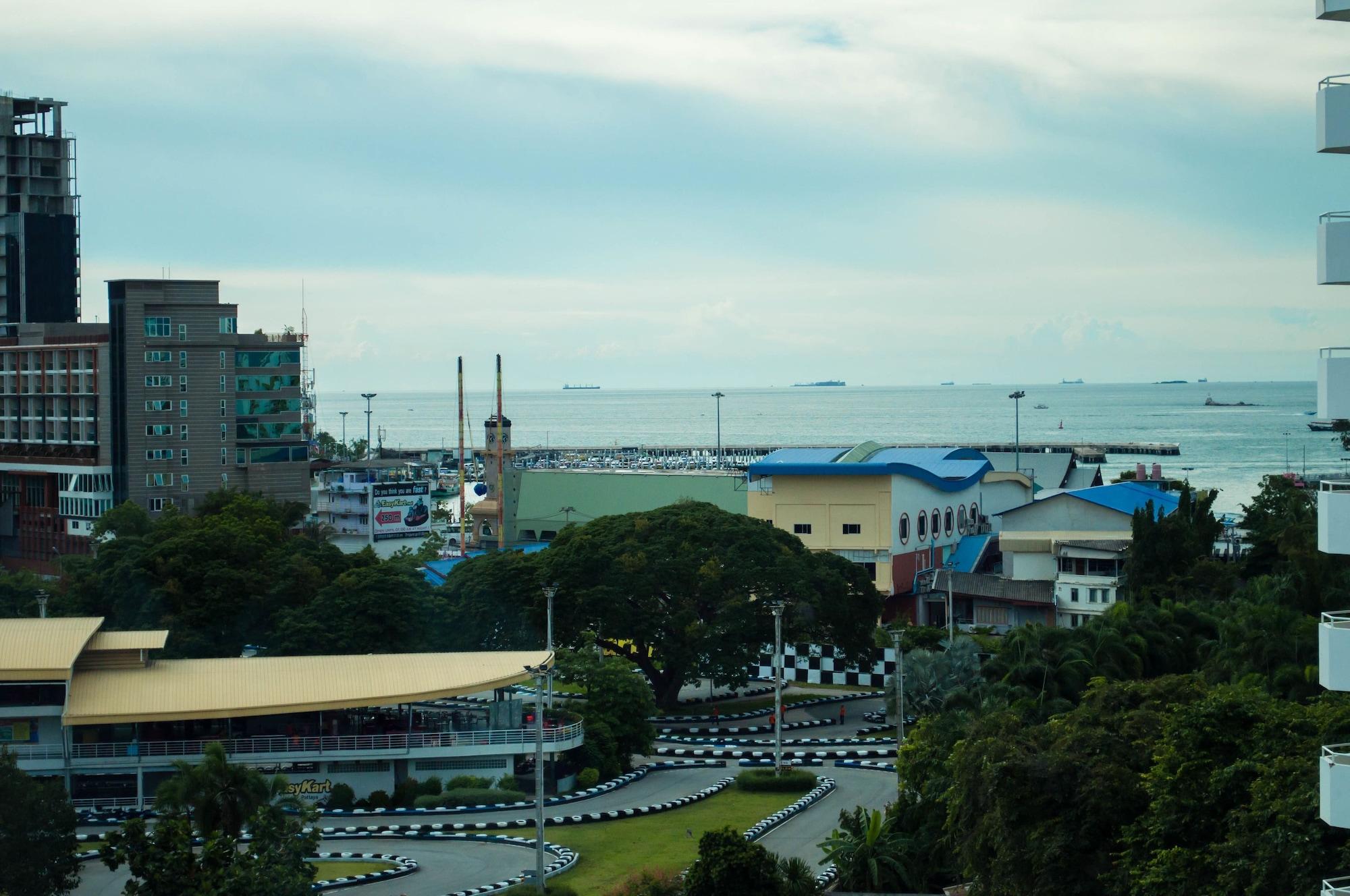 Signature Pattaya Buitenkant foto