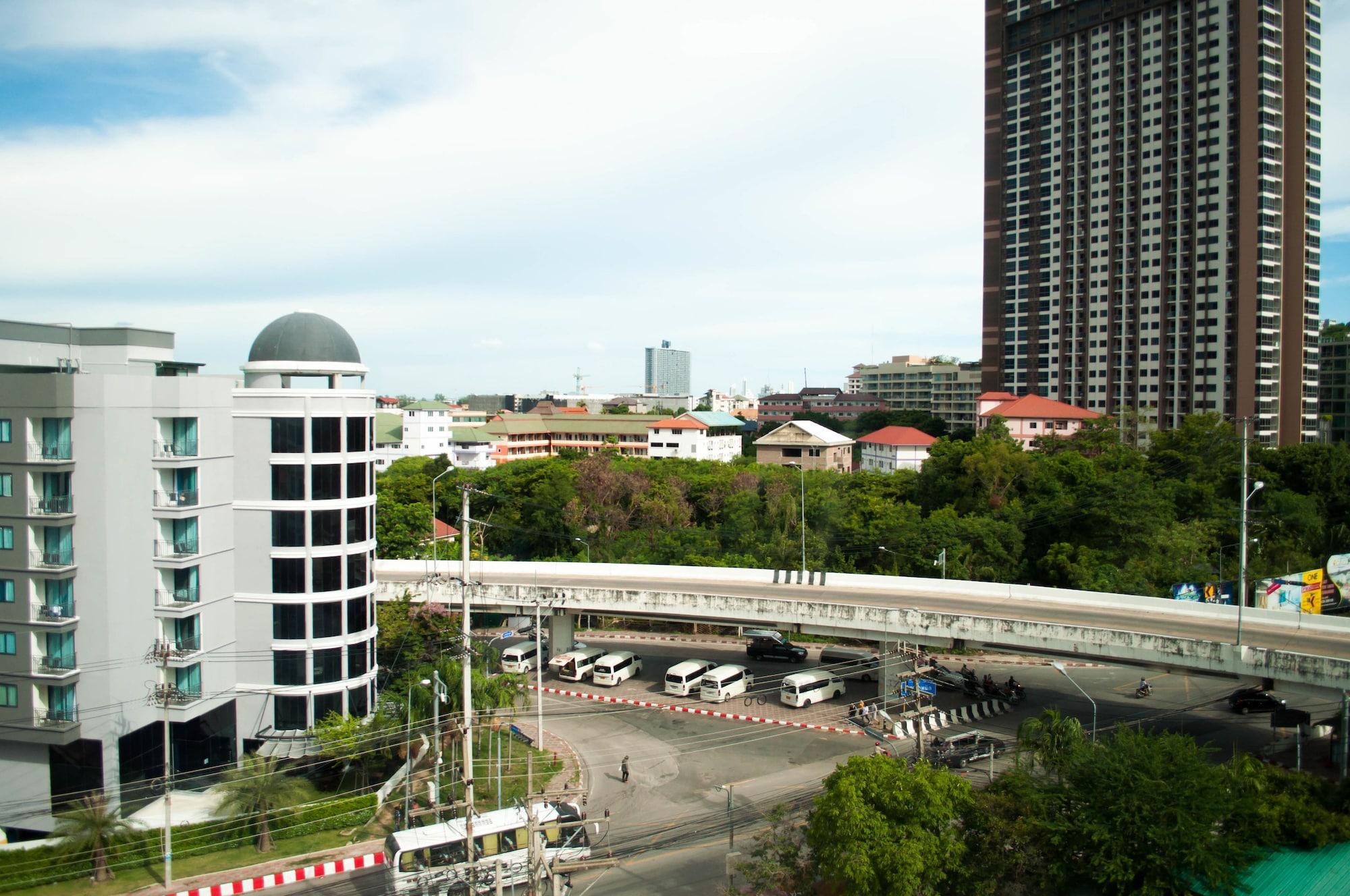 Signature Pattaya Buitenkant foto